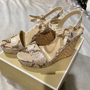 Michael Kors New in box wedge sandal 👡 size 9 1/2